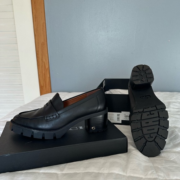 Excellent Condition Coach Colleen Black Leather heel penny loafer size 8 - Picture 4 of 7
